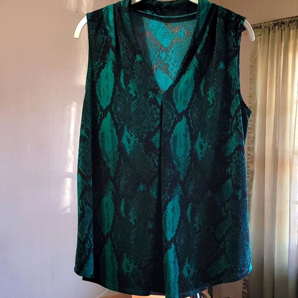 Worthington Sleeveless Snakeskin Dress Shirt